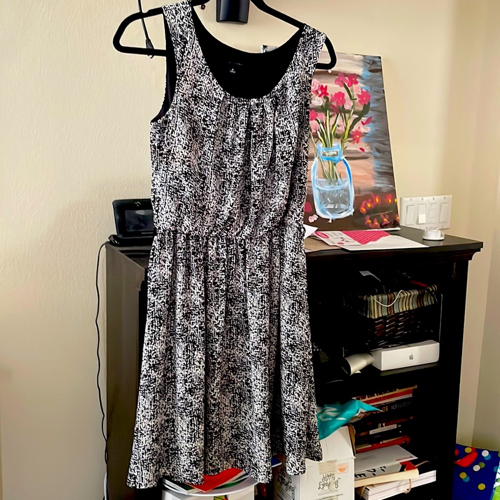 Black and white sleeveless dress